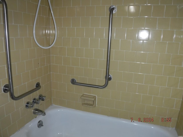 full bath with tub / shower combination