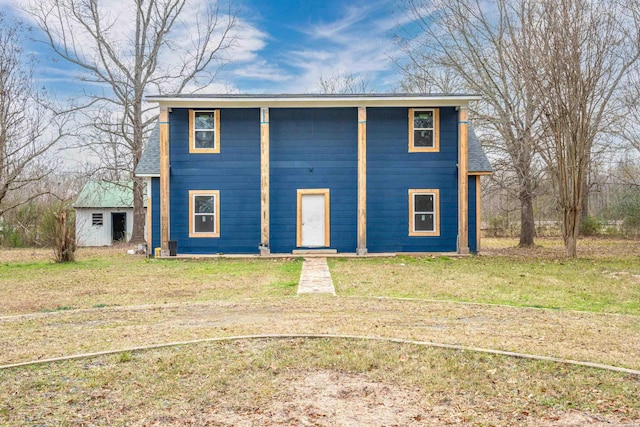 view of front of house featuring a front lawn and roof with shingles