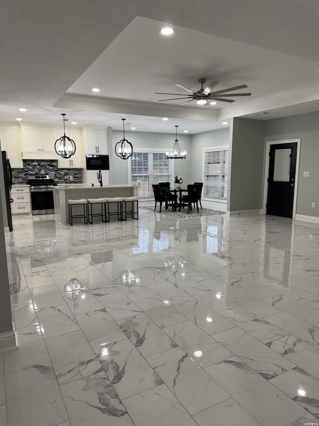202 Quail Ridge Dr, Hot Springs, AR 71901 - living area featuring a tray ceiling, a chandelier, a ceiling fan, recessed lighting, and light marble finish floors