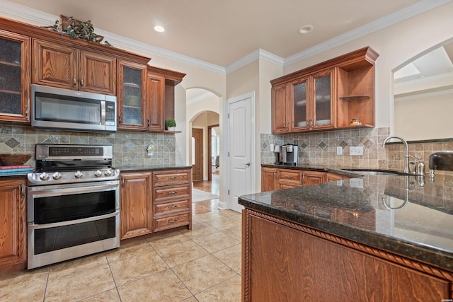 140 Frontier Trl, Hot Springs, AR 71913 - kitchen with stainless steel appliances, arched walkways, a sink, open shelves, and dark stone countertops