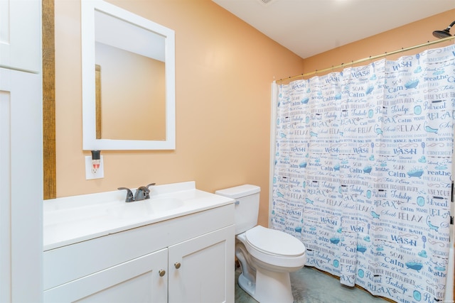 120 Needham Rd, Fountain Lake, AR 71901 - full bathroom featuring toilet, curtained shower, and vanity