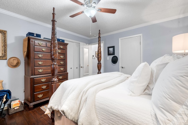 bedroom featuring a textured ceiling, dark wood-type flooring, a ceiling fan, and crown molding