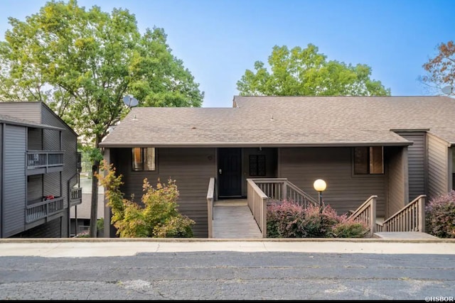 200 Hamilton Oaks Dr Unit D-3, Hot Springs, AR 71913 - view of front of property with a porch and a shingled roof