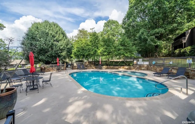 200 Hamilton Oaks Dr Unit D-3, Hot Springs, AR 71913 - community pool featuring a patio area and fence