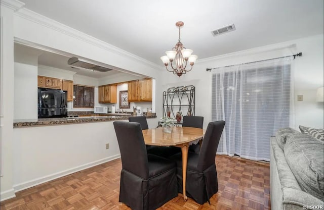 200 Hamilton Oaks Dr Unit D-3, Hot Springs, AR 71913 - dining space featuring baseboards, visible vents, a chandelier, and crown molding