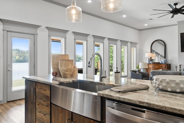 kitchen with a ceiling fan, open floor plan, light wood-style floors, crown molding, and dishwasher