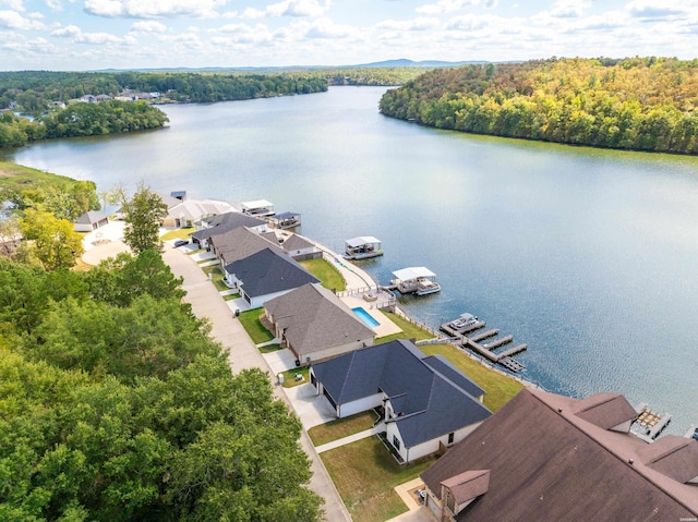 bird's eye view featuring a residential view, a water view, and a wooded view