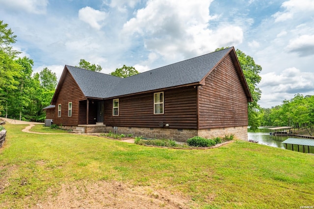 view of side of home featuring roof with shingles, central AC, a yard, and crawl space