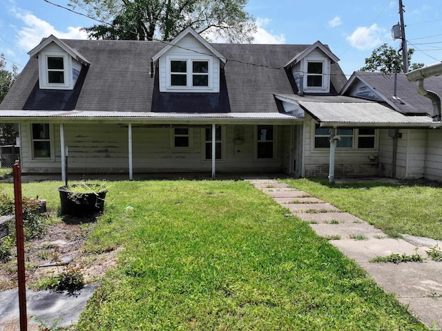 616 E Broadway St, Glenwood, AR 71943 - cape cod-style house featuring a front lawn