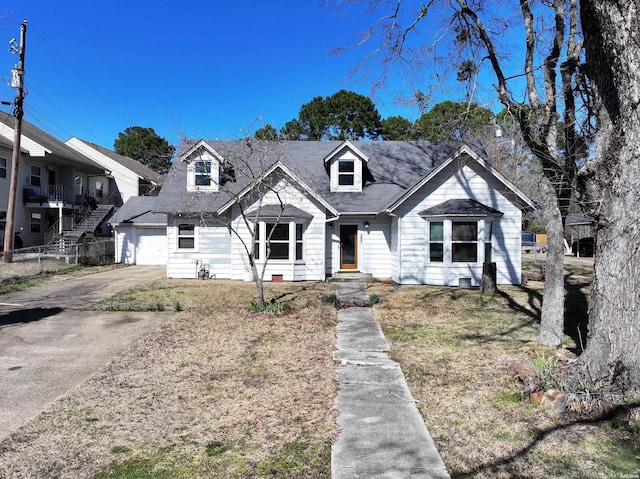 view of front facade featuring concrete driveway