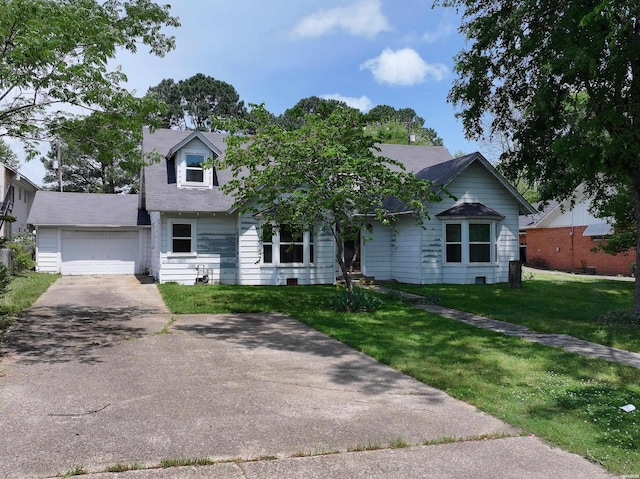 616 E Broadway St, Glenwood, AR 71943 - view of front of house featuring driveway, a front yard, and a garage
