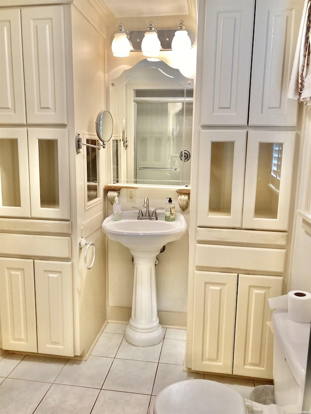 117 Waverly St, Hot Springs, AR 71913 - bathroom with baseboards, toilet, tile patterned flooring, and a shower