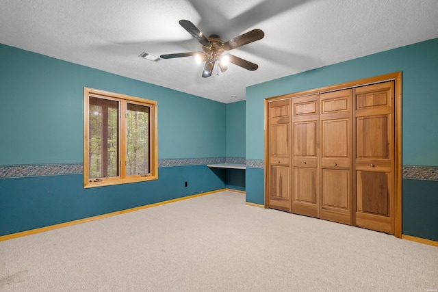111 Black Oak Ct, Hot Springs, AR 71913 - unfurnished bedroom with carpet floors, a textured ceiling, a ceiling fan, and a closet