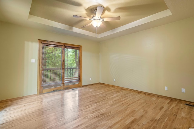 111 Black Oak Ct, Hot Springs, AR 71913 - empty room featuring a tray ceiling, light wood-style flooring, and a ceiling fan