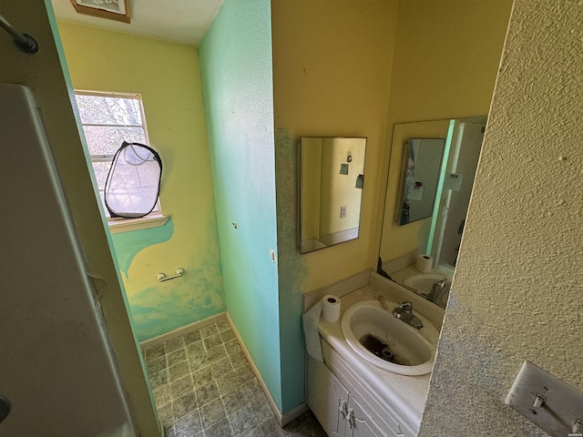 bathroom with visible vents, vanity, and baseboards