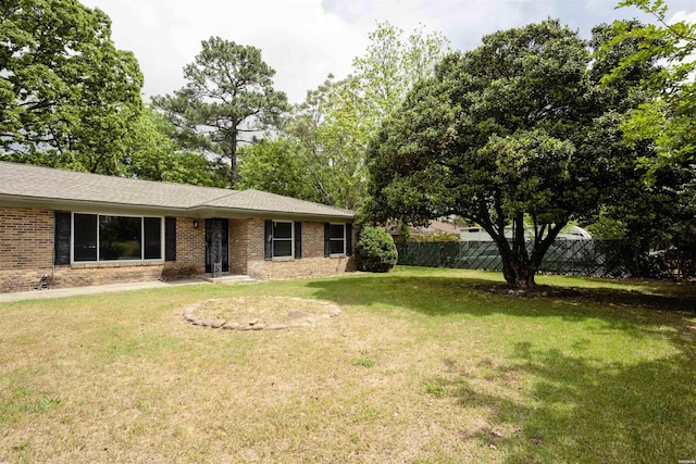 301 Riley St, Hot Springs, AR 71901 - single story home featuring fence, a front yard, and brick siding