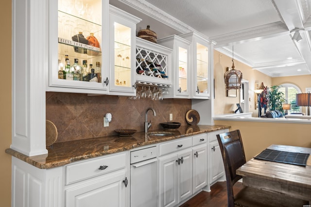 1380 Airport Rd Unit E-1, Hot Springs, AR 71913 - indoor wet bar featuring backsplash, ornamental molding, dishwasher, ornate columns, and dark wood finished floors