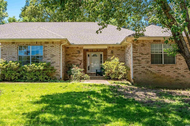 103 Deer View Ct, Hot Springs, AR 71913 - view of front of house featuring brick siding, a shingled roof, and a front lawn