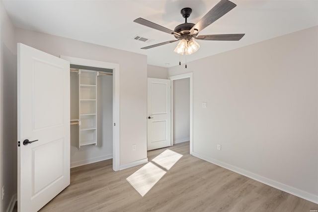 unfurnished bedroom with a ceiling fan, light wood-type flooring, a closet, and baseboards