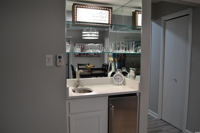 200 Hamilton Oaks Dr Unit J3, Hot Springs, AR 71913 - indoor wet bar with fridge and wood finished floors