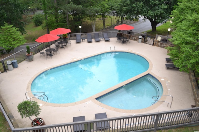 200 Hamilton Oaks Dr Unit J3, Hot Springs, AR 71913 - community pool with fence, a patio, and outdoor dining space