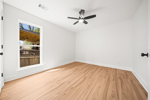 unfurnished room featuring light wood-style floors, baseboards, visible vents, and ceiling fan