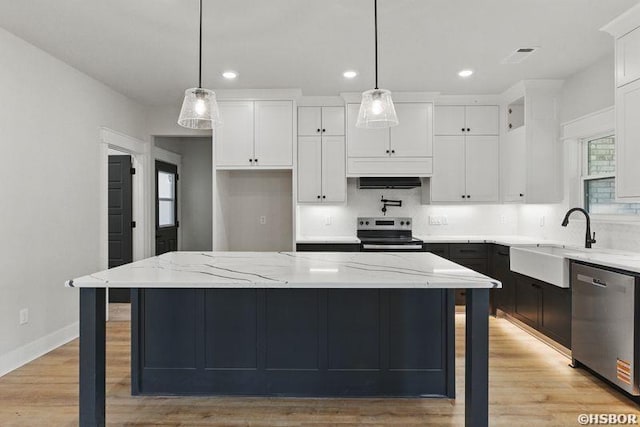 132 Lombard Ct, Hot Springs, AR 71901 - kitchen with a sink, white cabinets, light wood finished floors, and stainless steel appliances