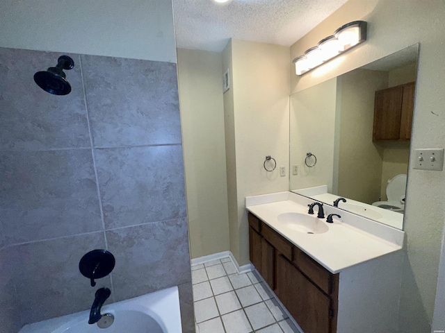 142 Lake Hamilton Dr Unit 410, Hot Springs, AR 71913 - bathroom featuring vanity, a textured ceiling, a washtub, and tile patterned floors