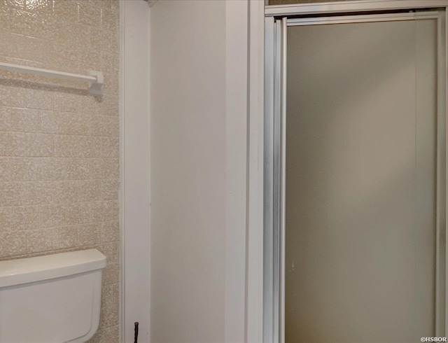 509 Belvedere Dr Unit B4, Hot Springs, AR 71901 - bathroom featuring toilet and an enclosed shower