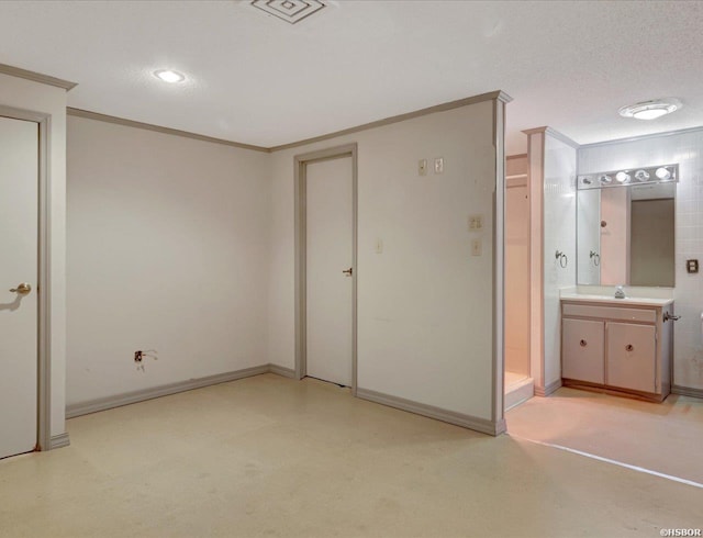 509 Belvedere Dr Unit B4, Hot Springs, AR 71901 - unfurnished bedroom featuring crown molding, a sink, connected bathroom, baseboards, and recessed lighting