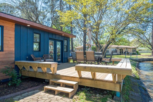 deck featuring outdoor dining space