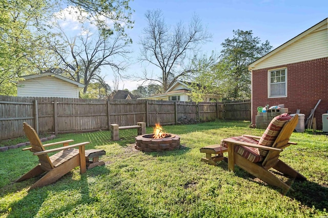 view of yard featuring a fenced backyard and an outdoor fire pit