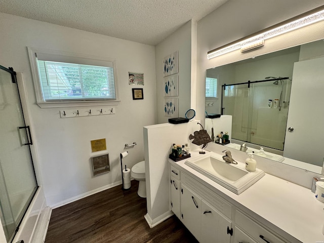 115 Ledgerock Rd, Hot Springs, AR 71913 - full bath featuring a shower with door, toilet, wood finished floors, vanity, and a textured ceiling