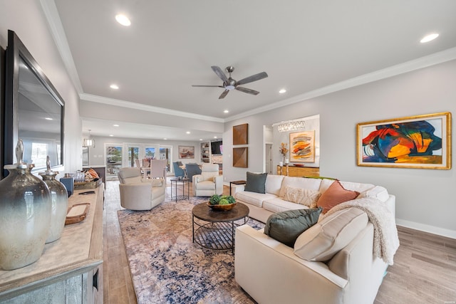 living room featuring recessed lighting, wood finished floors, a ceiling fan, and crown molding