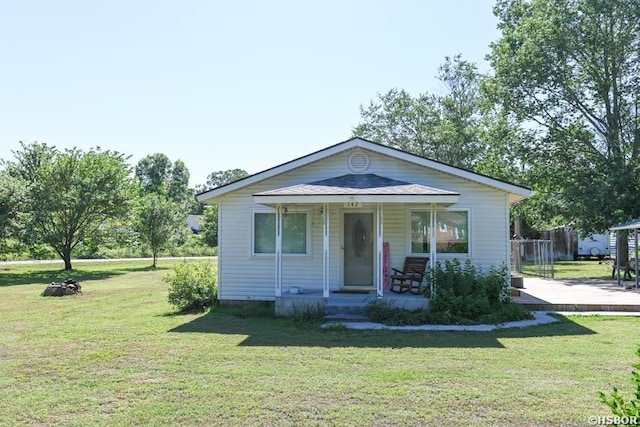 142 Taylor Loop, Oden, AR 71961 - bungalow-style home with a porch and a front yard