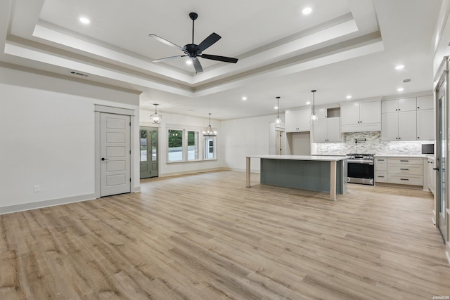 211 Cromwell Ct, Hot Springs, AR 71901 - unfurnished living room featuring a tray ceiling, recessed lighting, a ceiling fan, baseboards, and light wood-style flooring