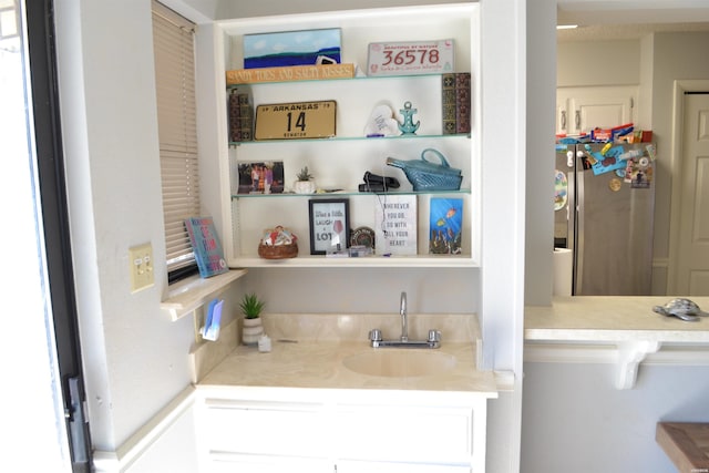 bathroom featuring a sink