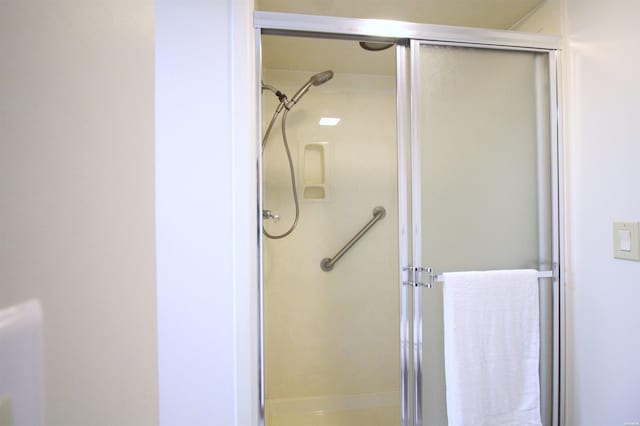 1 Alora Ln, Hot Springs Village, AR 71909 - full bathroom with a shower with shower door