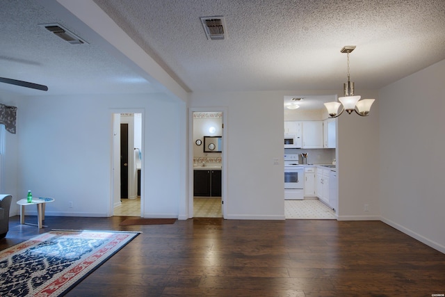 living room with baseboards, visible vents, and hardwood / wood-style floors