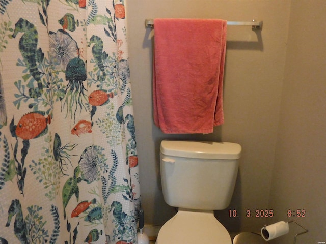 full bathroom with a shower with curtain and toilet