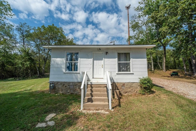 bungalow-style home featuring a front lawn