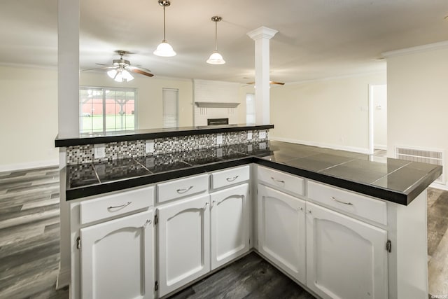 221 San Juan Dr, Hot Springs, AR 71913 - kitchen featuring ceiling fan, ornamental molding, dark wood-type flooring, white cabinetry, and a peninsula
