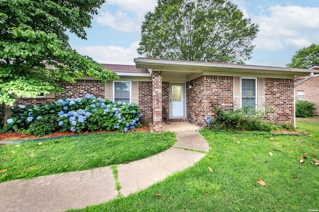 221 San Juan Dr, Hot Springs, AR 71913 - view of front of home featuring brick siding and a front yard