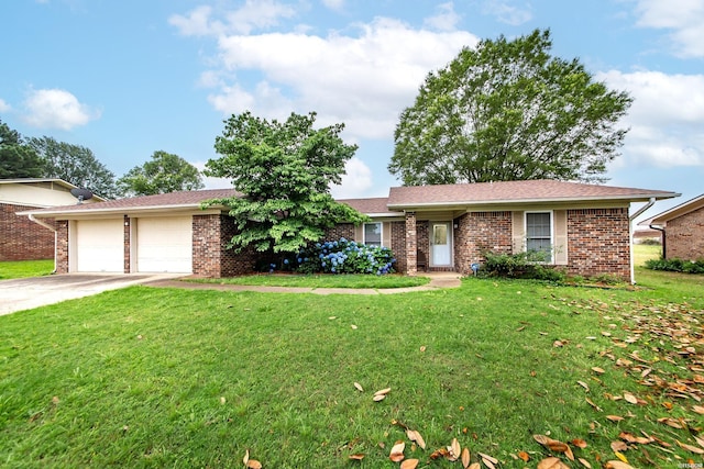 221 San Juan Dr, Hot Springs, AR 71913 - ranch-style house featuring brick siding, a front yard, a garage, and driveway