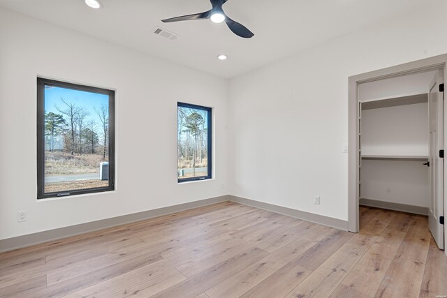 unfurnished bedroom with recessed lighting, visible vents, light wood-style flooring, a ceiling fan, and baseboards