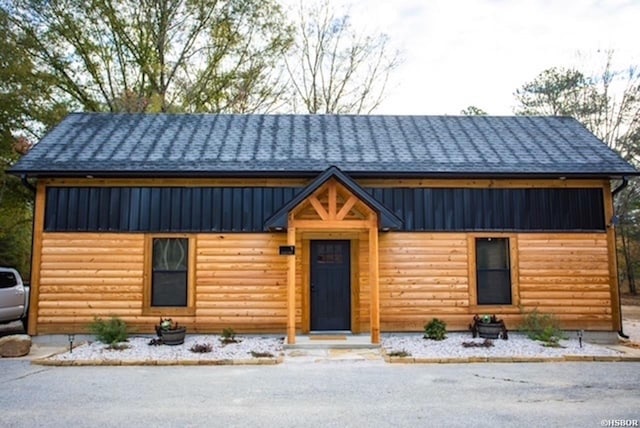 view of front of property with metal roof