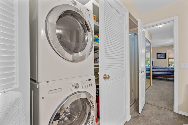18 Escondite Ln, Hot Springs Village, AR 71909 - laundry area featuring stacked washer / drying machine, light colored carpet, and light tile patterned floors