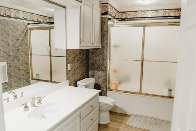 full bathroom featuring toilet, wallpapered walls, enclosed tub / shower combo, and crown molding