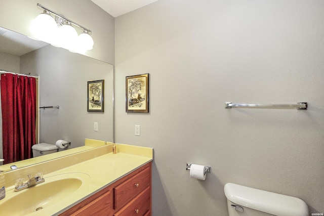 113 Deerview Cir, Hot Springs, AR 71913 - full bathroom with toilet, vanity, and a shower with shower curtain