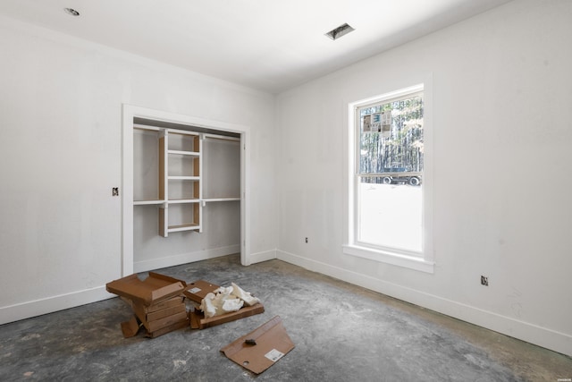 spare room with visible vents and baseboards